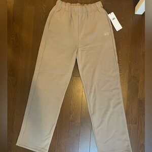 alo yoga gravel accolade straight leg sweatpants